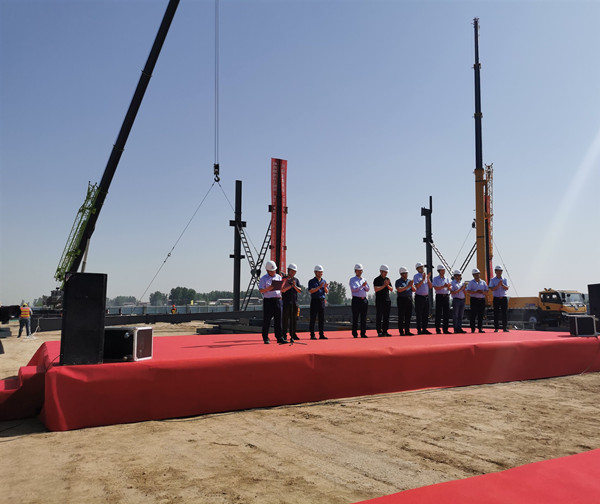 陜煤建設渭南分公司河南龐源塔式起重機項目聯(lián)合廠房上梁儀式順利舉行