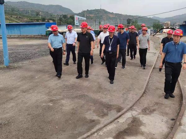 遼寧省煤監(jiān)局遼西分局蒞臨陜煤建設(shè)礦建二公司王峰項目部開展異地檢查督導(dǎo)工作