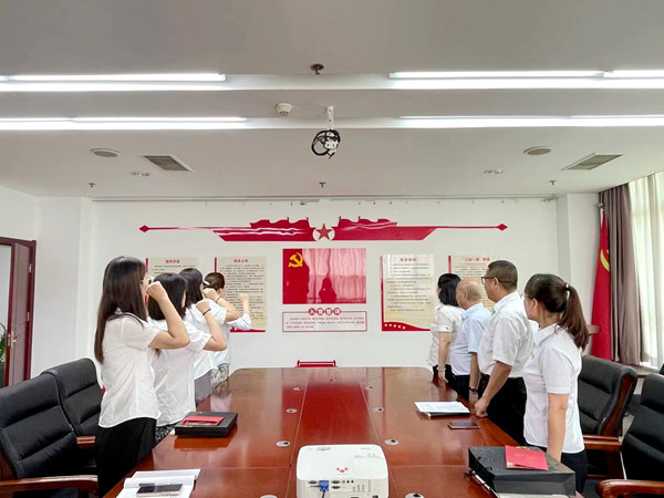 陜煤建設(shè)公司開展“重溫入黨誓詞 堅(jiān)定職責(zé)使命”主題黨日活動