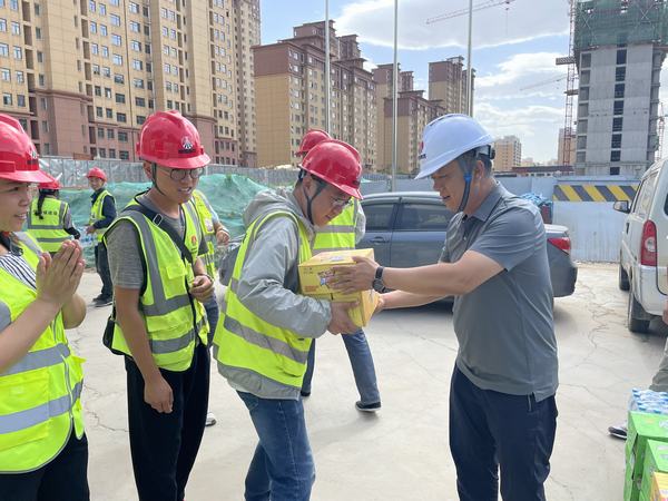 陜煤建設(shè)銅煤公司：心系職工辦實事?夏送清涼助生產(chǎn)