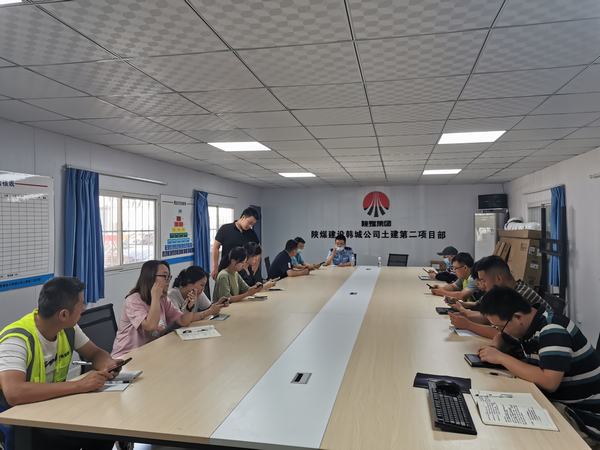 陜煤建設(shè)韓城分公司土建二項(xiàng)目部開(kāi)展“警企攜手，全民反詐”宣傳活動(dòng)