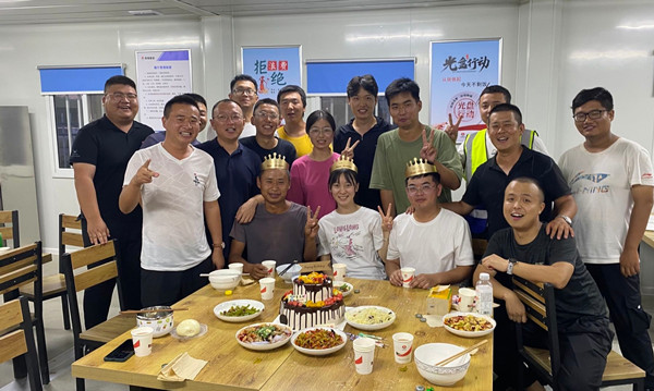 陜煤建設(shè)咸陽(yáng)分公司項(xiàng)目部集體過(guò)生日，親情化管理“放光芒”