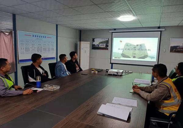 陜煤建設(shè)銅煤公司第三項(xiàng)目部召開“銘記歷史，勿忘國(guó)恥 紀(jì)念九一八事變90周年”專題學(xué)習(xí)會(huì)