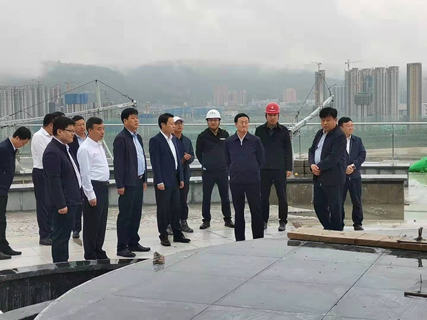 彬州市委書記王宏志、市長陳加寶一行蒞臨銀西高鐵彬州站前廣場項目檢查指導(dǎo)工作