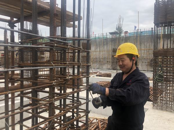 按下快門，定格建設(shè)施工一線最美身影