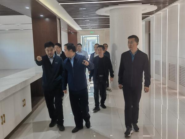 陜煤集團(tuán)陜西鐵路物流集團(tuán)黨委書(shū)記、董事長(zhǎng)趙國(guó)智蒞臨靖神鐵路孟家灣站機(jī)輛中心檢查指導(dǎo)工作