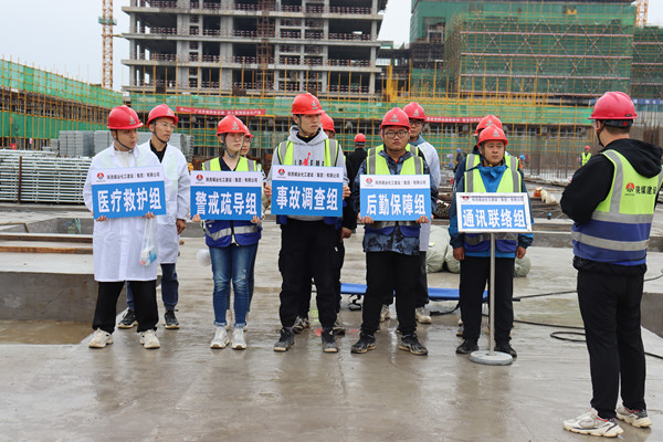 陜煤建設(shè)咸陽(yáng)分公司灃西新城第五學(xué)校項(xiàng)目組織開(kāi)展防高墜專項(xiàng)應(yīng)急演練