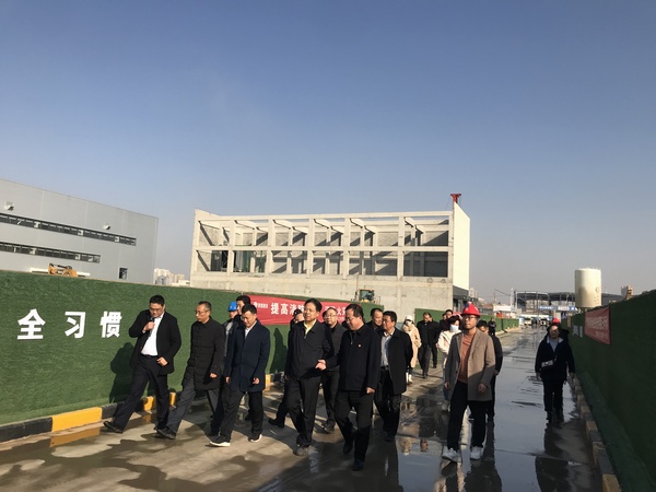 陜西省政協(xié)副主席楊冠軍一行深入陜煤建設天工公司承建的3萬噸/年礦用高分子材料示范項目調研指導工作