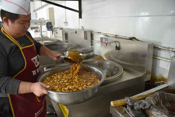 陜煤建設(shè)煤礦運(yùn)營(yíng)服務(wù)分公司：把“食”事辦好，讓幸福走上舌尖