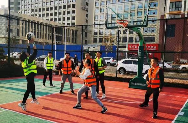 陜煤建設(shè)銅煤公司基層項(xiàng)目部組織開(kāi)展籃球友誼賽豐富職工文化生活