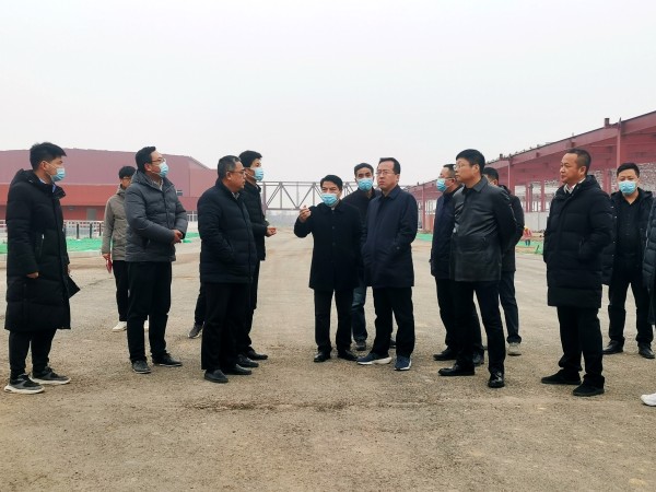 渭南高新區(qū)管委會書記薛清軍一行蒞臨陜煤建設(shè)渭南分公司承建的南京金龍年產(chǎn)五萬輛純電動商用車建設(shè)項目參加項目推進會