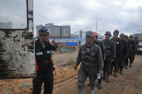 陜煤建設(shè)煤礦運營服務(wù)分公司：日進尺破50米！掘進鐵軍回歸