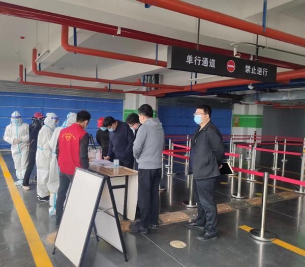 彬州市副市長唐海崗一行蒞臨陜煤建設(shè)咸陽分公司銀西高彬州東前廣場項目進(jìn)行疫情防控檢查指導(dǎo)