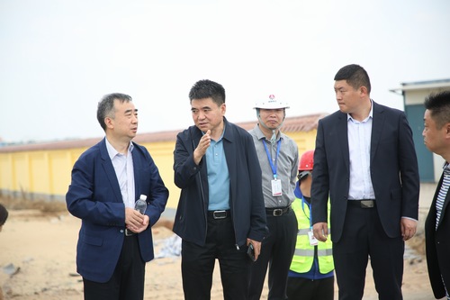 陜煤運(yùn)銷集團(tuán)黨委書記、董事長楊科生一行蒞臨榆陽煤炭物流園區(qū)項目檢查指導(dǎo)工作