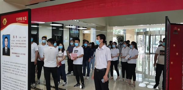 走近勞模工匠，感悟勞動光榮