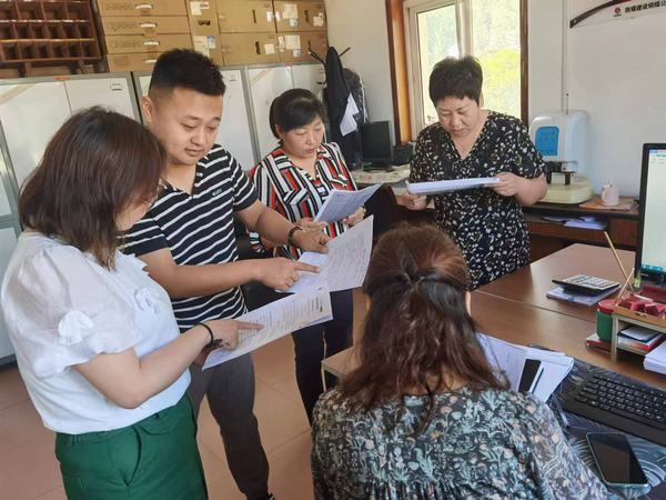 陜煤建設(shè)銅煤公司組織開展“依法興企、你我共行”主題宣傳活動