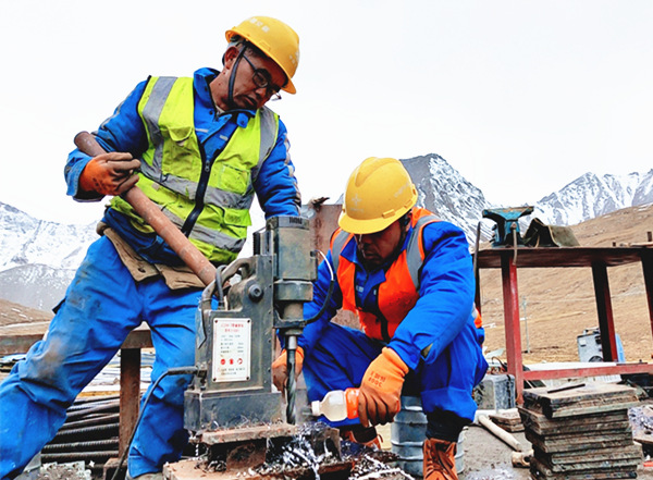 陜煤建設礦建三公司：確認過腳步，你們就是雪域高原上的“掘進鐵軍”