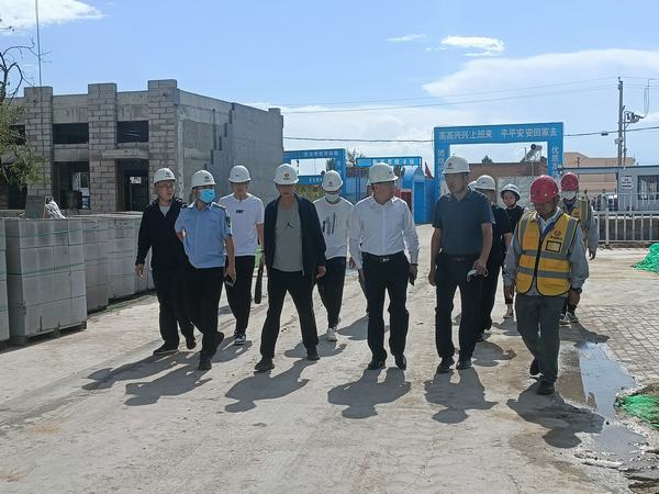 鄂托克旗旗委常委、政府副旗長許瑞峰一行蒞臨陜煤建設(shè)內(nèi)蒙古分公司第二項(xiàng)目部檢查指導(dǎo)工作