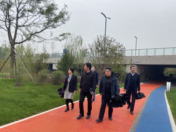 空港新城管委會(huì)開(kāi)發(fā)建設(shè)部蒞臨中心公園調(diào)研指導(dǎo)工作
