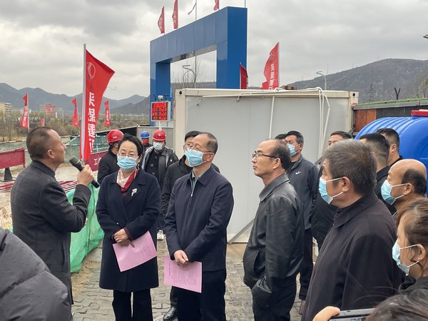 綏德縣副縣長(zhǎng)萬(wàn)雁一行蒞臨陜煤建設(shè)路橋分公司綏德縣第二凈水廠(chǎng)項(xiàng)目檢查指導(dǎo)工作