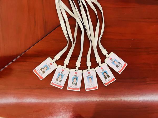 陜煤建設(shè)礦建二公司：佩戴工作牌 樹(shù)立新形象