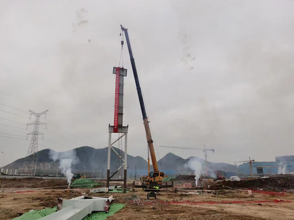 陜煤建設(shè)漢中分公司漢鋼新建中厚板項目成品庫鋼柱順利完成首吊