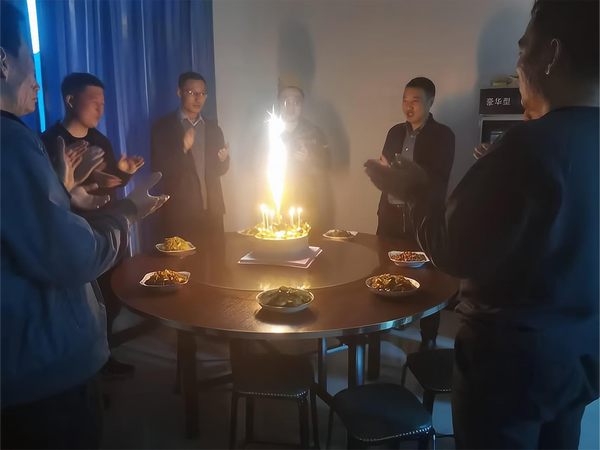 陜煤建設(shè)路橋分公司：有一種幸福叫集體生日會(huì)
