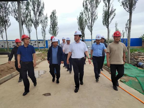 陜西彬長集團有限公司董事長、黨委書記白永明一行蒞臨陜煤建設路橋分公司彬長項目部檢查