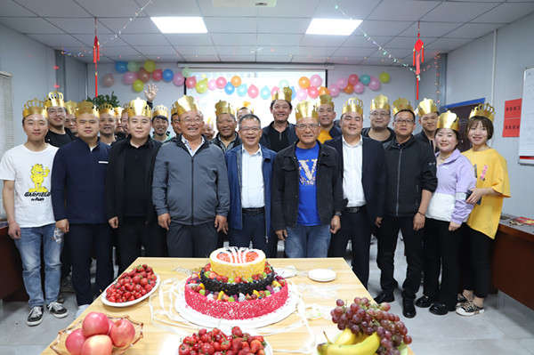 這場(chǎng)集體生日會(huì),氛圍感滿滿！