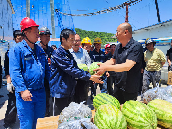 盛夏送清涼，致敬高溫下堅守的陜煤建設(shè)者