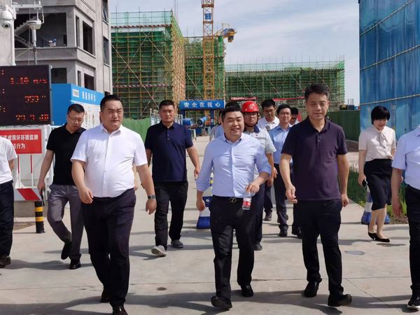 西咸新區(qū)管委會(huì)副主任劉宇斌蒞臨秦漢智康云谷基地檢查指導(dǎo)工作
