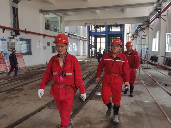 王明智、楊讓順深入陜煤建設(shè)礦建二公司王峰項(xiàng)目部檢查指導(dǎo)工作