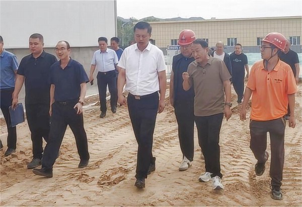 綏德縣縣委副書記、縣長王誠一行蒞臨陜煤建設(shè)路橋分公司綏德縣第二凈水廠工程調(diào)研