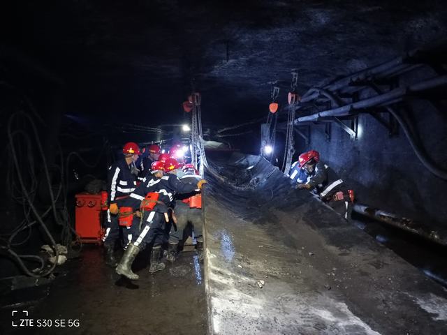 陜煤建設(shè)韓城分公司張家峁項目部：雙節(jié)崗位我堅守 精細(xì)檢修贏口碑