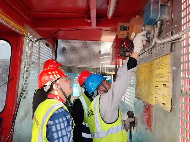 陜煤建設(shè)韓城分公司土建二項(xiàng)目部從“點(diǎn)線面”全面發(fā)力，推動(dòng)“百日安全”走深走實(shí)