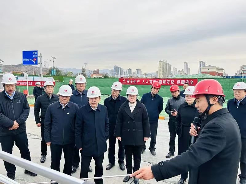 陜煤集團(tuán)黨委副書記、董事、總經(jīng)理趙福堂視察建設(shè)集團(tuán)承建的漢陰縣實(shí)驗(yàn)中學(xué)項(xiàng)目
