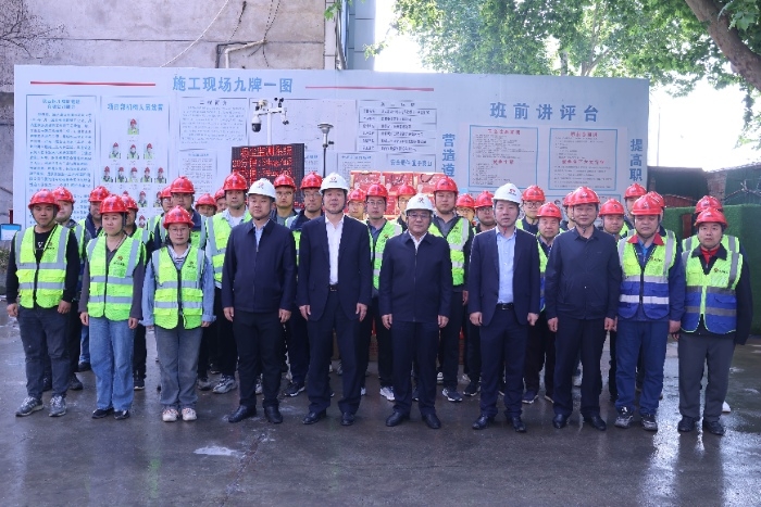 陜煤建設(shè)領(lǐng)導(dǎo)“五一”假期深入基層督導(dǎo)安全生產(chǎn)工作并慰問(wèn)一線(xiàn)干部員工