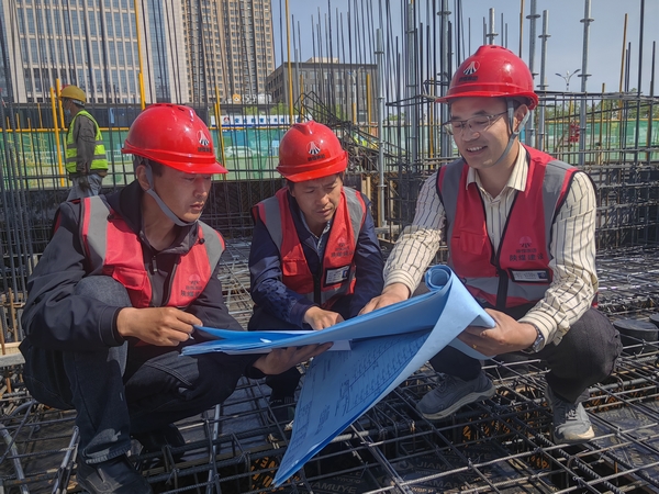陜煤建設榆林公司榆溪圣境項目部：堅守現(xiàn)場，做質(zhì)量的捍衛(wèi)者