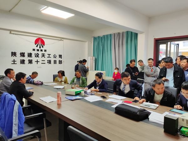 陜煤建設(shè)天工公司：落實(shí)實(shí)名制工資“芯”卡，讓農(nóng)民工心里更放“薪”