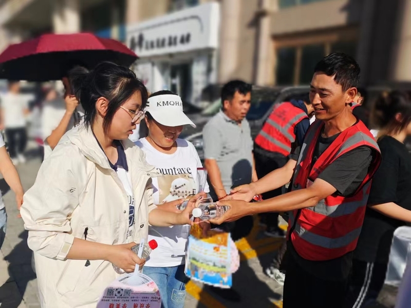 陜煤建設(shè)榆林公司：水潤高考路 情暖學子心