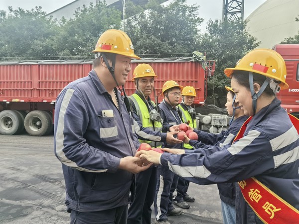 陜煤建設(shè)洗選煤運營公司開展“溫馨父親節(jié)，協(xié)管囑安全”活動
