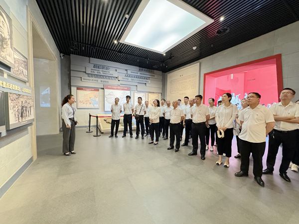 陜煤建設(shè)大秦置業(yè)公司:開展“追尋紅色足跡 汲取奮進力量”主題黨日活動