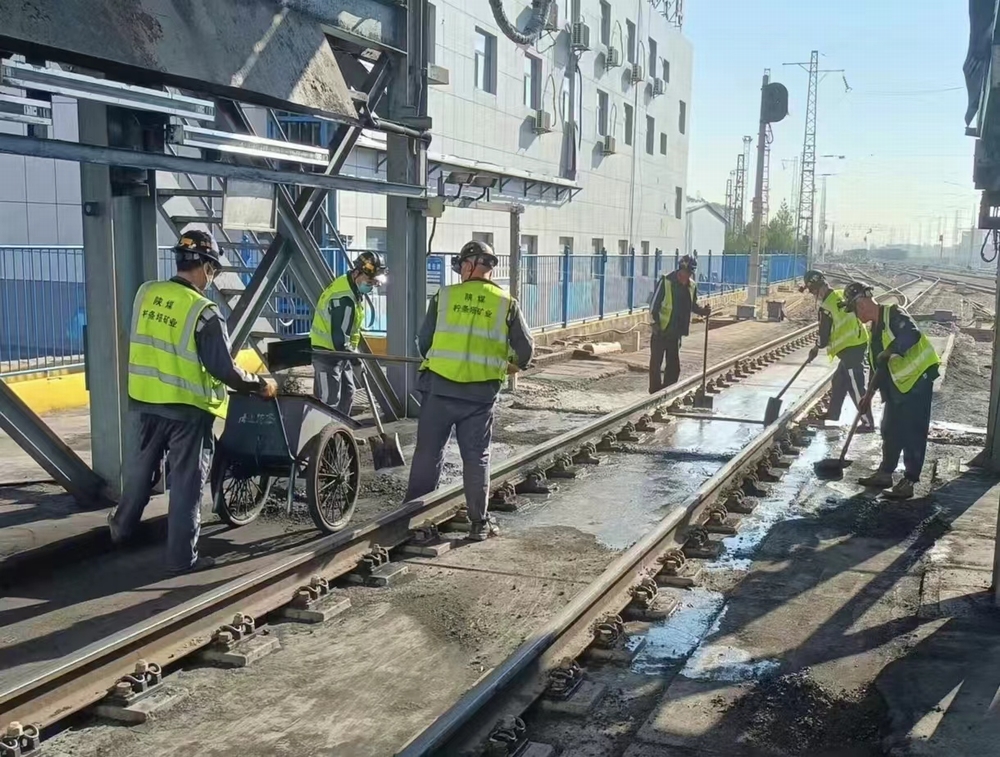 陜煤建設(shè)洗選煤運(yùn)營公司檸條塔運(yùn)營項(xiàng)目部： 他們，用汗水刻下堅(jiān)守！