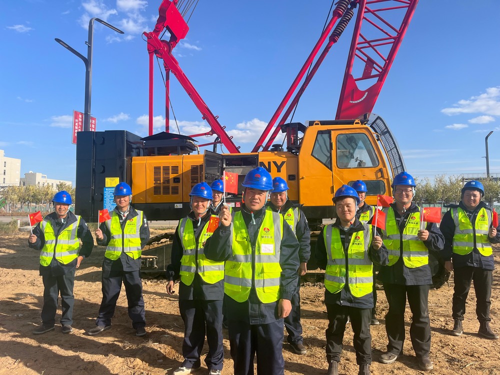 國慶時，建筑工地的夢想之筑