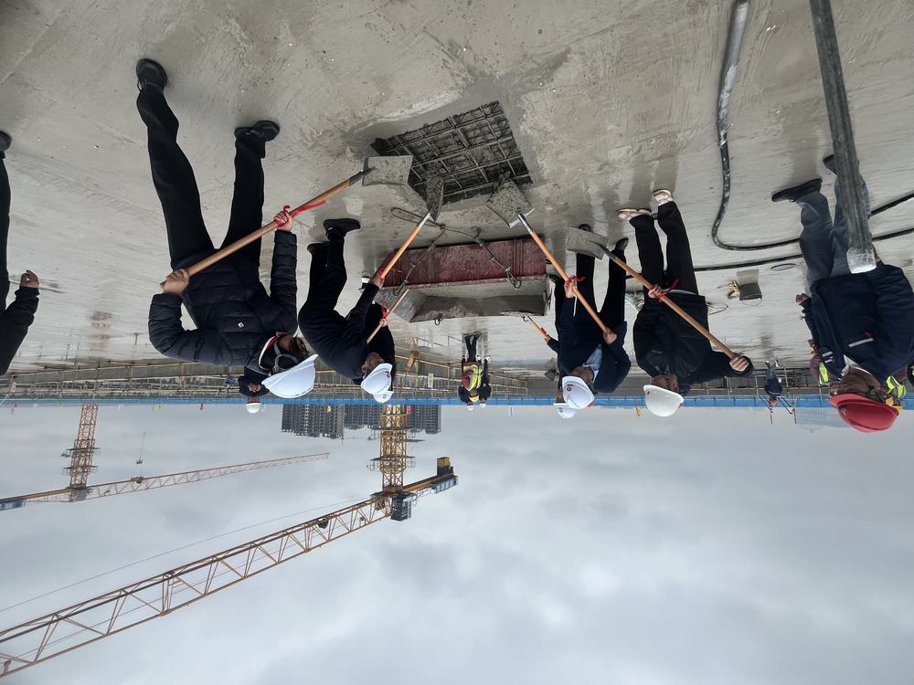 喜報(bào)！陜煤建設(shè)榆林公司承建的遷建榆林市第八中學(xué)項(xiàng)目N1標(biāo)段綜合樓主體喜迎封頂