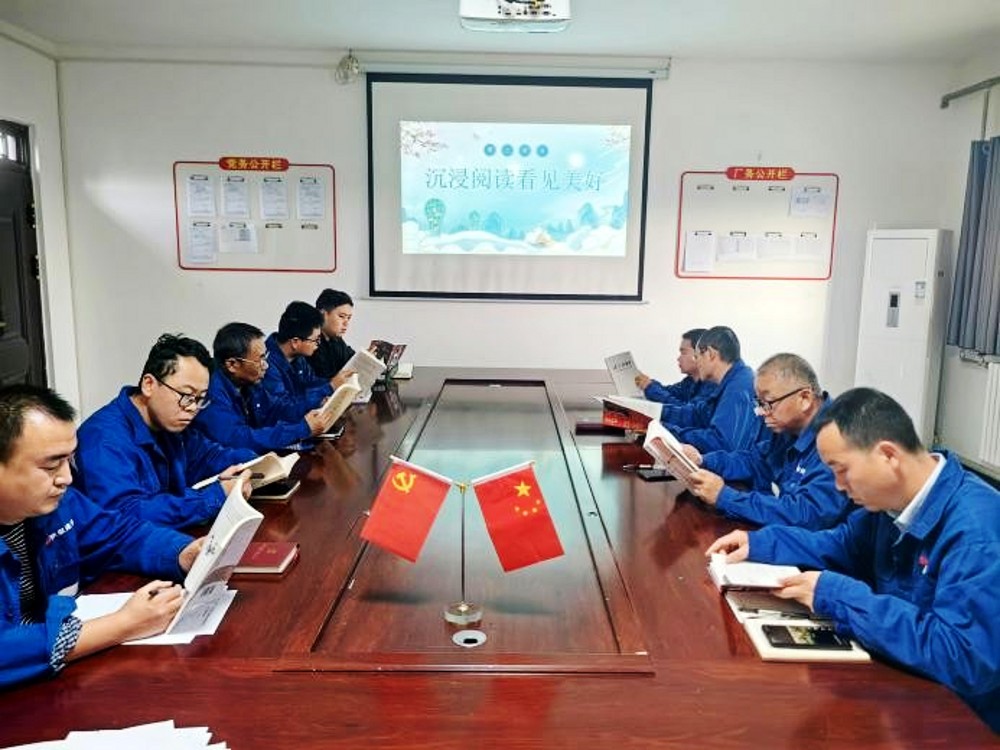 陜煤建設(shè)渭南分公司第十二項(xiàng)目部開(kāi)展“沉浸閱讀 看見(jiàn)美好”全民閱讀活動(dòng)