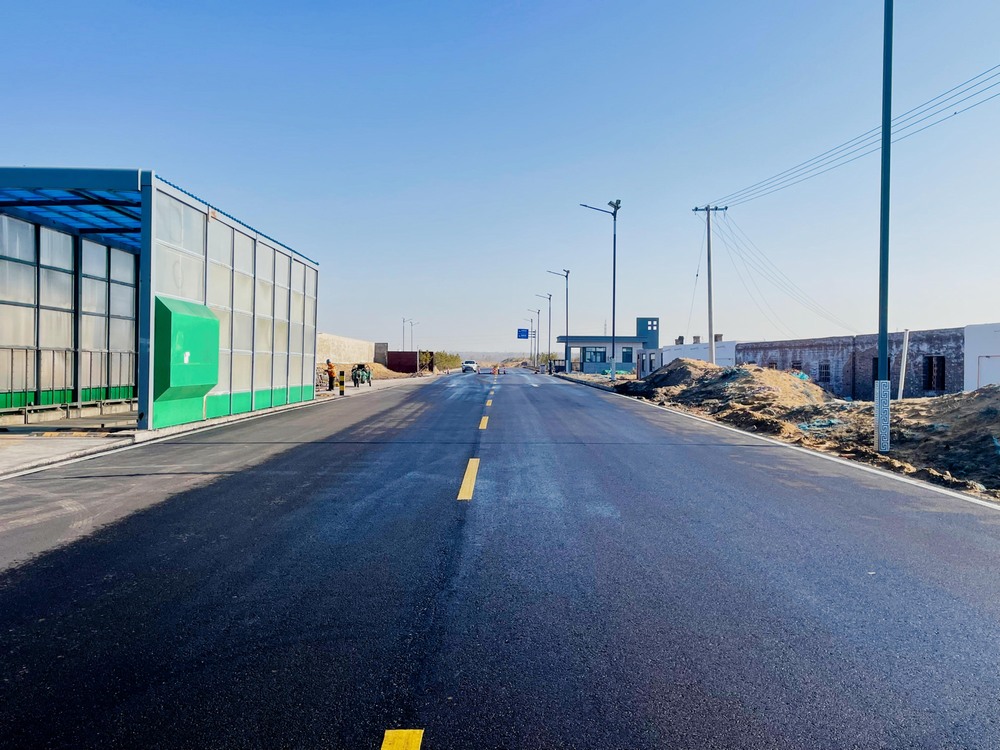 混凝土滑模機(jī)助力榆陽煤炭物流園項(xiàng)目2#進(jìn)場(chǎng)道路施工中的應(yīng)用與優(yōu)勢(shì)