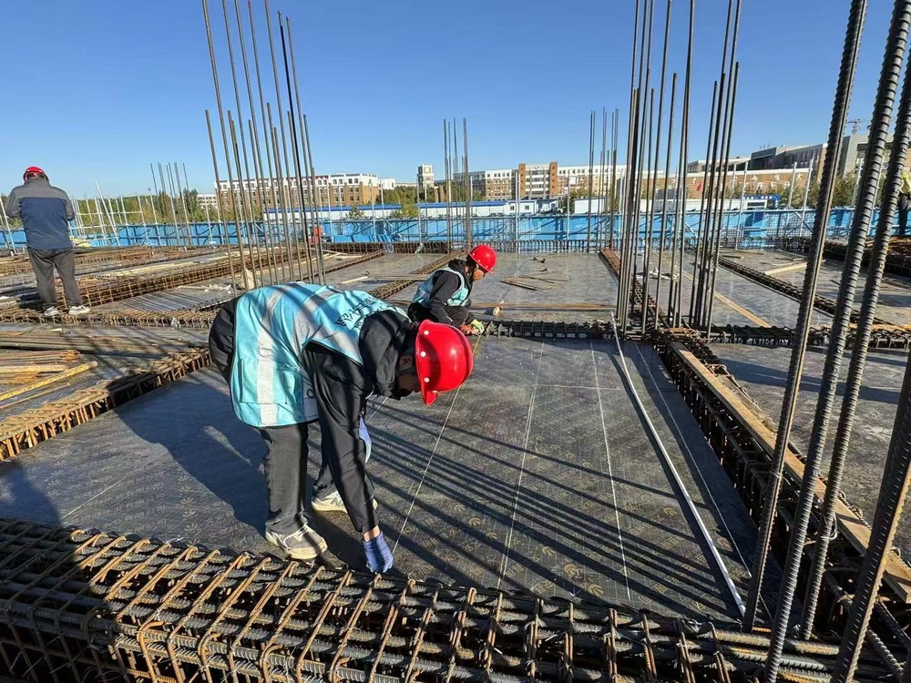 寒冬堅(jiān)守，工地上的最美身影