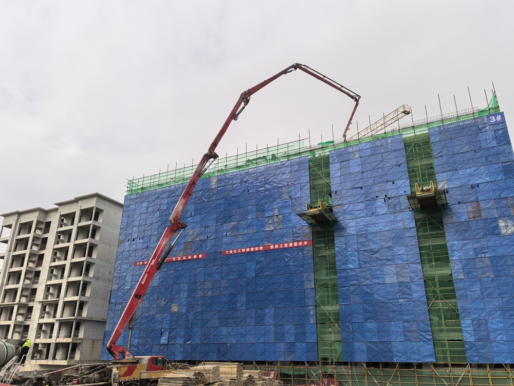 實(shí)力彰顯！陜煤建設(shè)天工公司承建的大秦·山水逸境項(xiàng)目全部工程主體結(jié)構(gòu)順利封頂