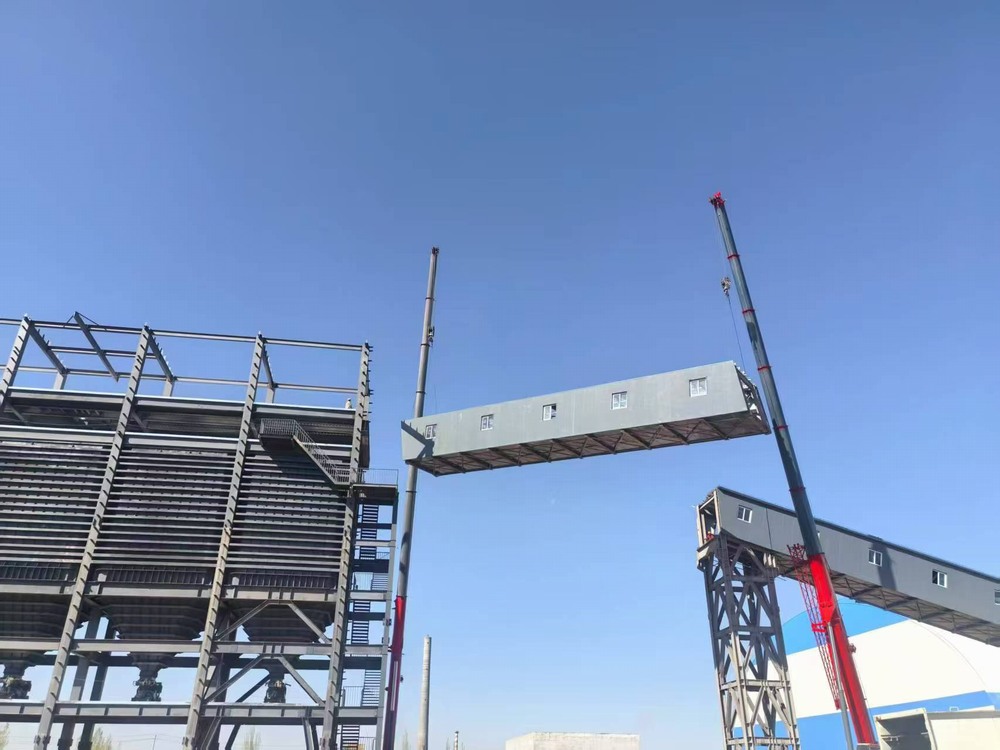 陜煤建設(shè)天工公司新疆第一項(xiàng)目部：雙機(jī)協(xié)作展絕技，棧橋凌空貫長(zhǎng)虹